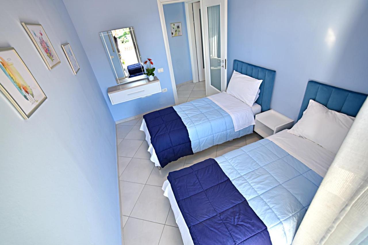 Sunrise Suites Vlorë Buitenkant foto